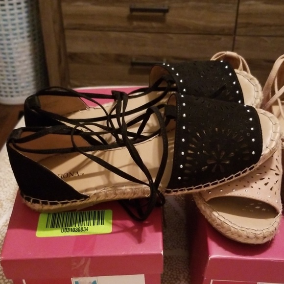 Sandals - Picture 7 of 8